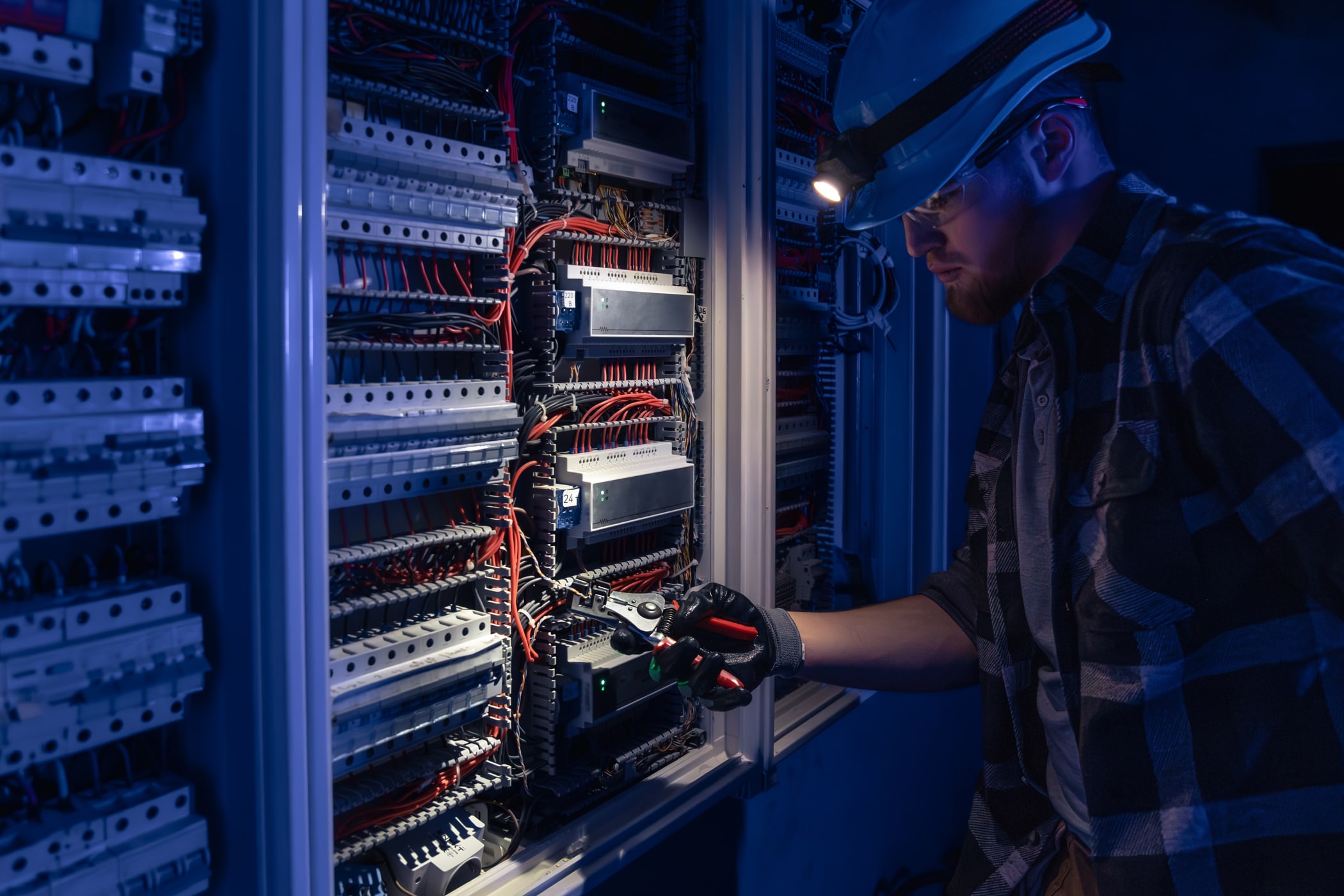 industry electrical contractors Emergency electrician